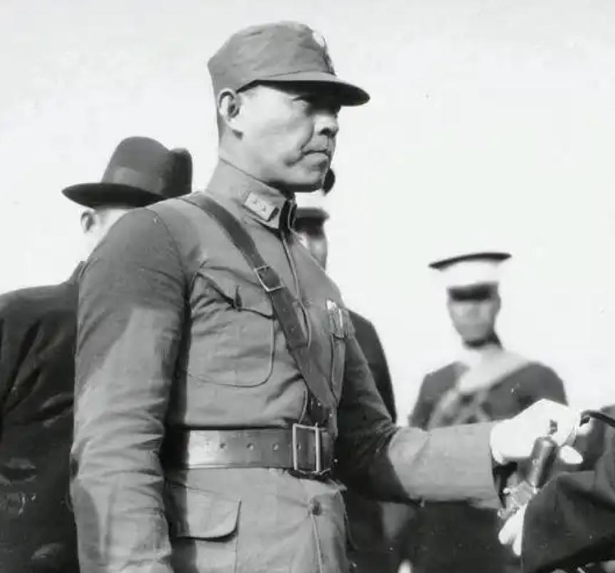 1938年，张自忠手下糟蹋了一个16岁的女孩，于是他命令所有士兵脱裤子检查，结果