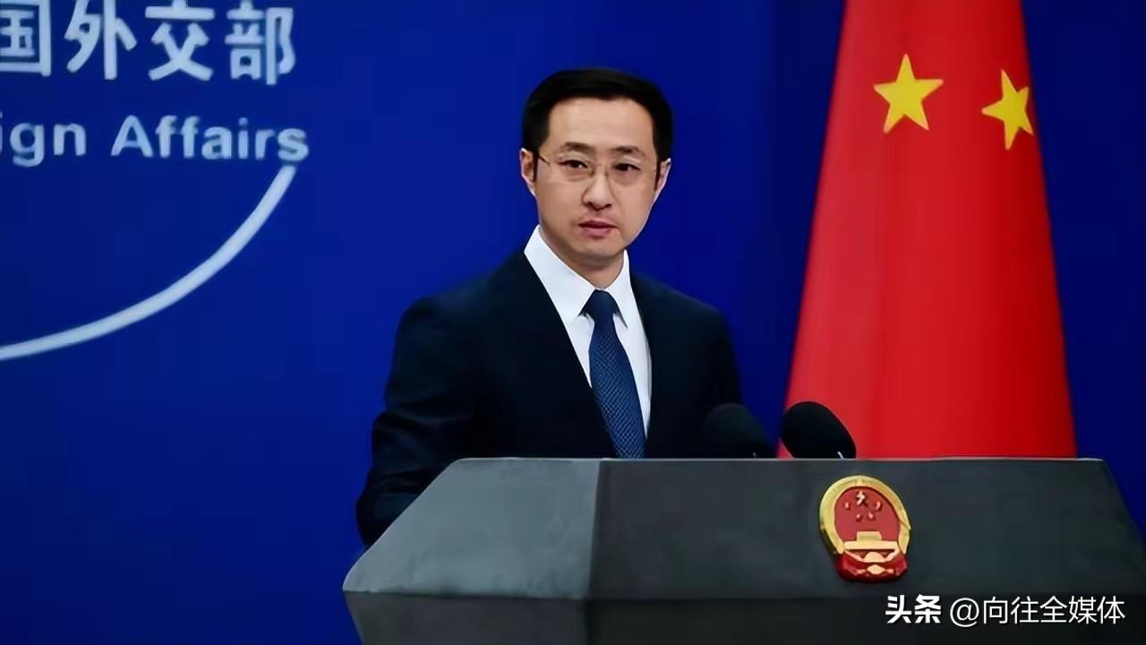 反手一巴掌！中方反制巴拿马，调转枪口痛斥美国：别把事做绝
 
巴拿马单方面毁约强