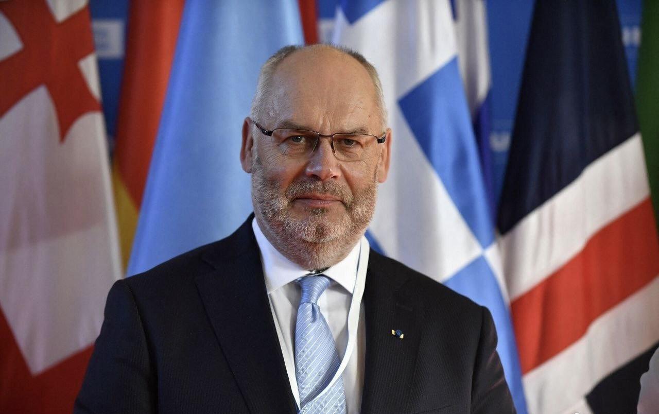 就问东大怕不怕？
强大的爱沙尼亚向中国发出最后通牒，让中国必须在爱沙尼亚和俄罗斯