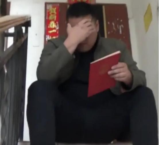 白嫖上瘾了！四川成都，男子花光积蓄才买了一套法拍房，没想到，原房主竟然利用买卖不