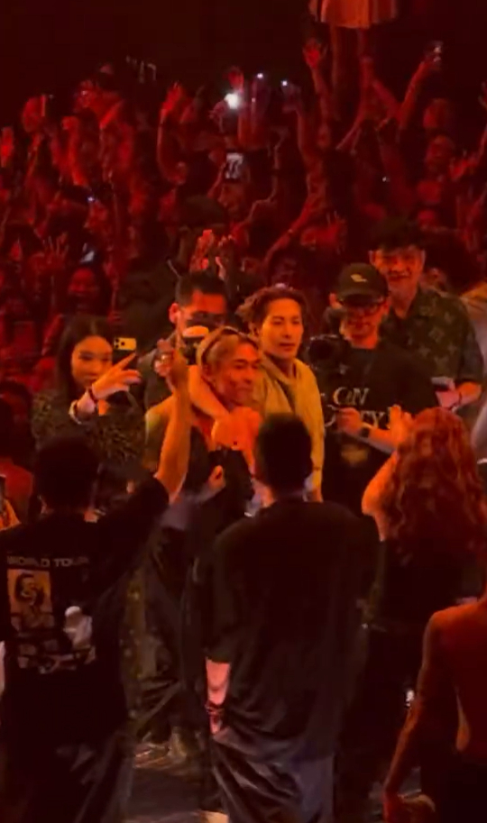 大湾区朋友圈全是王嘉尔演唱会 王嘉尔澳门演唱会杀疯了！大湾区艺人集体出动，朋友圈