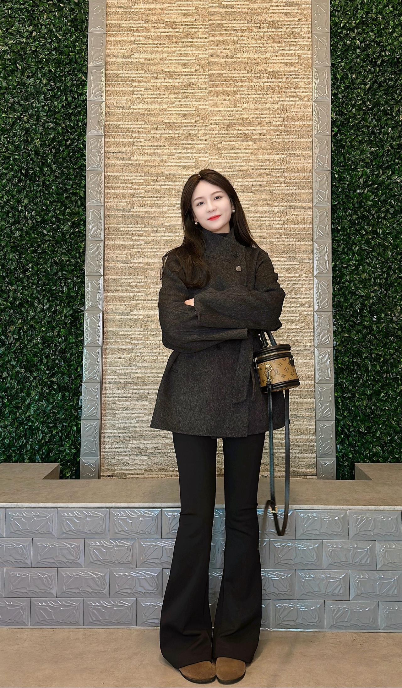 从不许愿，因为事与愿违，
从不要求，因为求而不得微喇裤 冬季穿搭