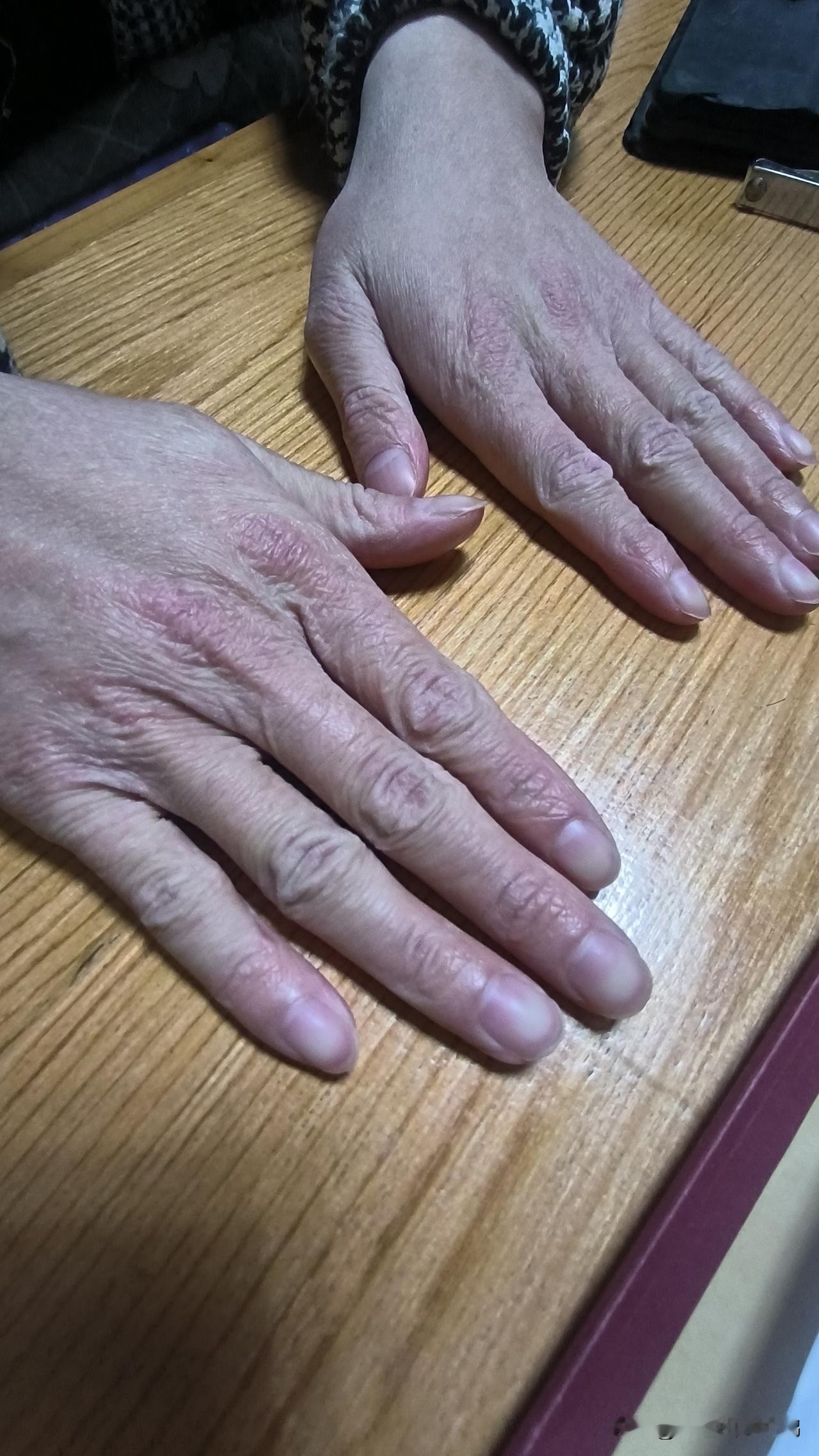 理发店真的是暴利行业吗？怎么老是有人说理发店太暴利，今天有个满头卷大姐来想拉离子