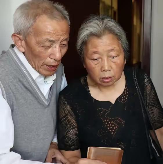 61岁知青重返陕西米脂，重逢初恋竟发现有个儿子，当场泪崩

2013年，61岁知