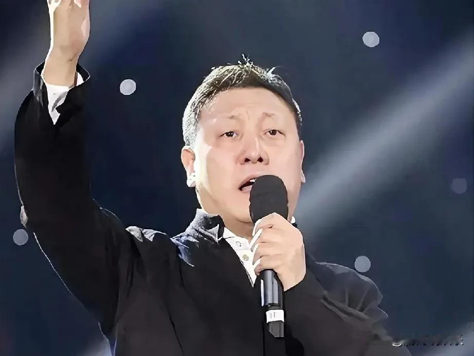 歌手韩磊陷入“出轨致女生怀孕”风波，女方称获百万元补偿未兑现，韩磊方已报警。
近