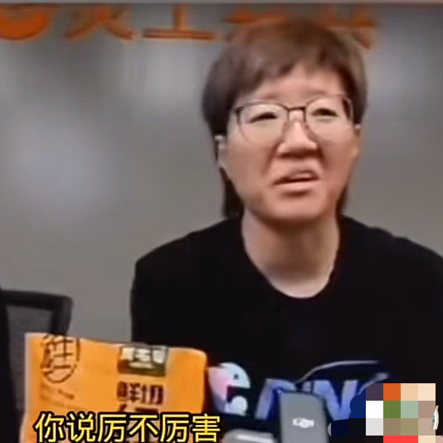 何卓佳曾经两次战胜张本美和，一次解说何卓佳的比赛中，国乒前辈郭焱不仅对何卓佳称赞