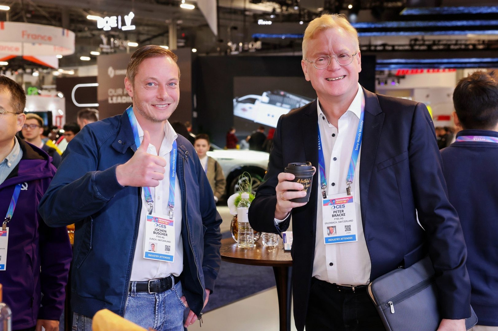 长城汽车CES又双叒叕给国人长脸了长城这次在CES确实让人眼前一亮，记得早些年看