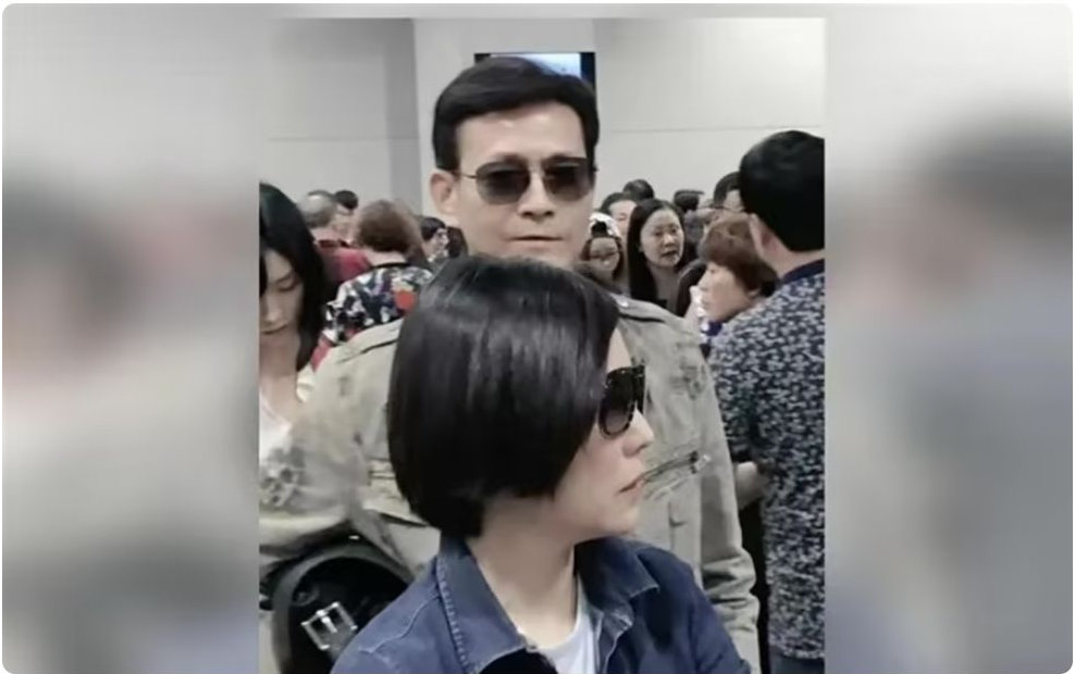 郑少秋小女儿近照罕曝光，被指长的像爸爸，钻研学术不进娱乐圈 