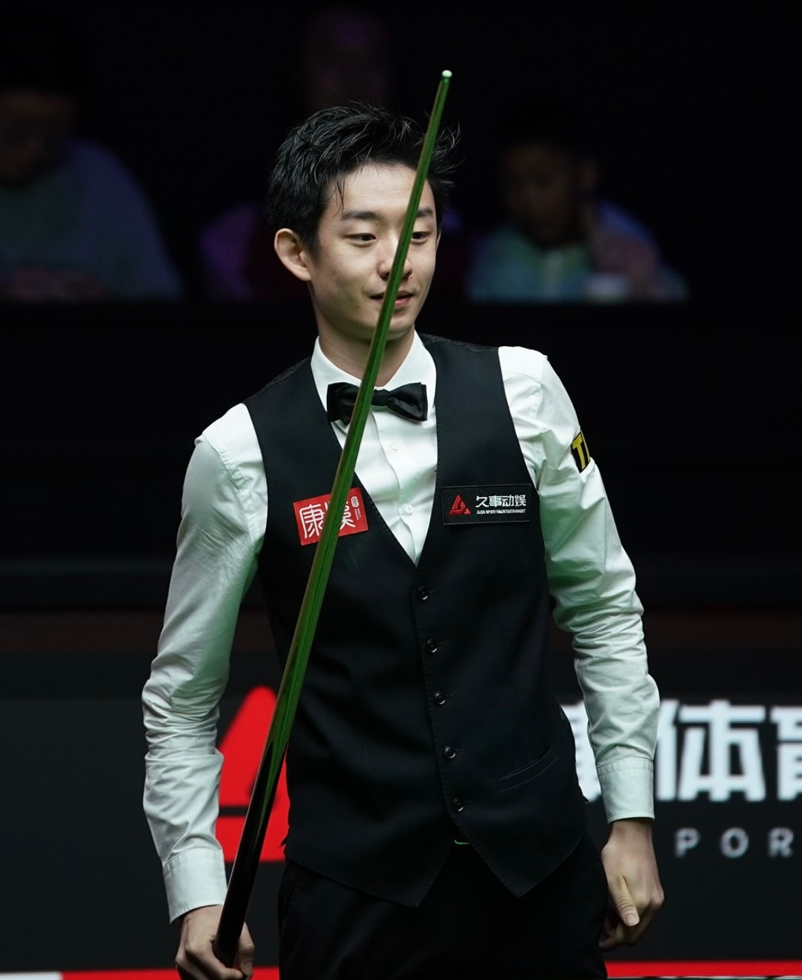 特鲁姆普10比6吴宜泽首场半决赛（19局10胜）结束，贾德·特鲁姆普状态出色以1