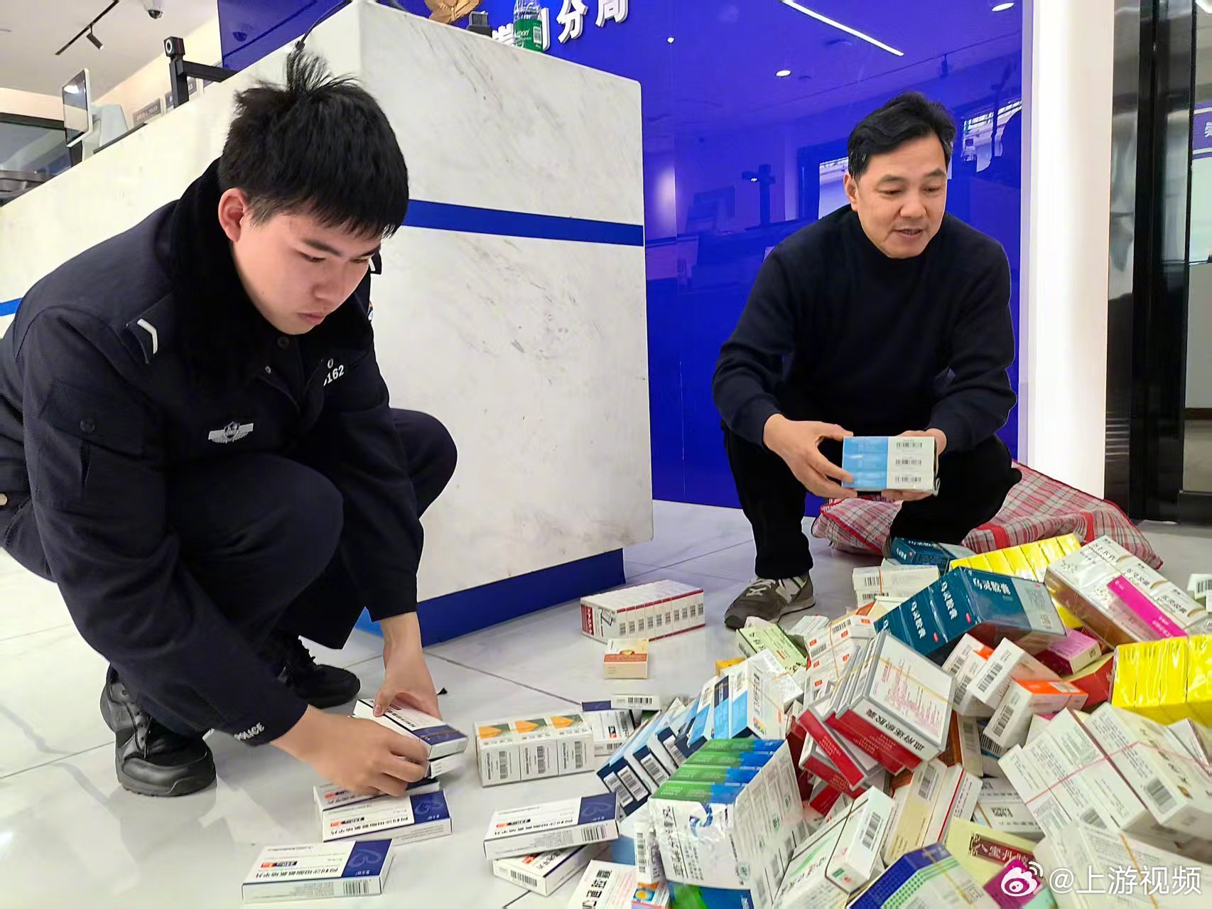 【#7人倒卖医保药品涉案50余万被抓#】#有药卖吗成黑市暗号# 4月16日，上游