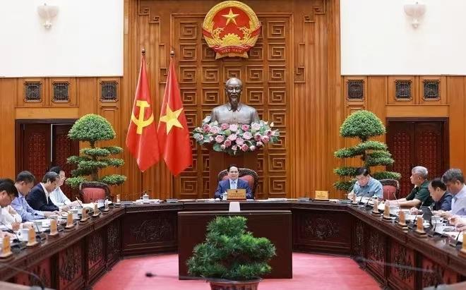 越南范明政要求加快推进越中铁路项目建设，推进老街-河内-海防铁路项目，并核查项目