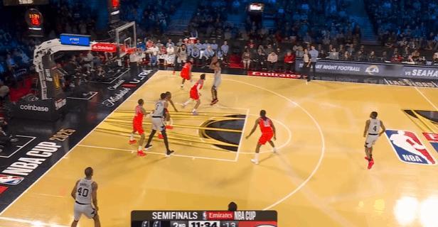 马刺观察：文班复出之战，帮助球队晋级NBA杯决赛文班替补出战第2节初才披挂上阵，