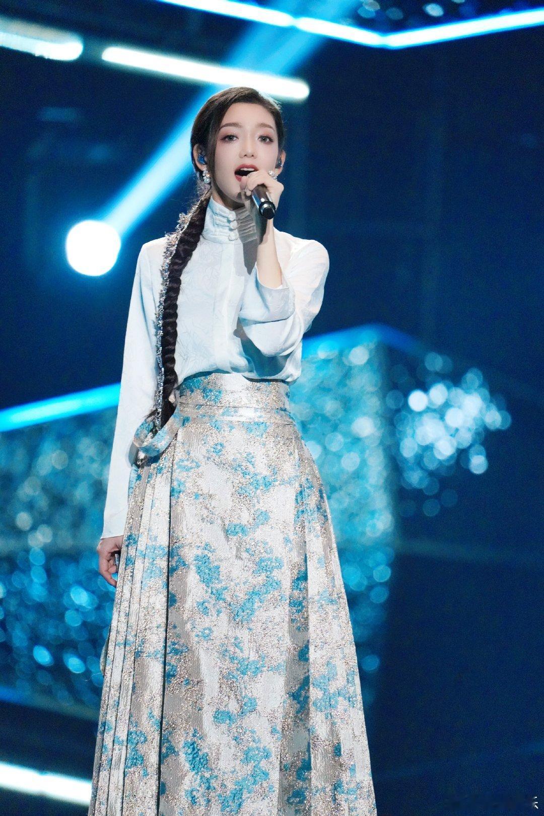 #硬糖少女303##希林娜依高# 今日份糖妹新鲜物料希林娜依高大湾区新年音乐会工