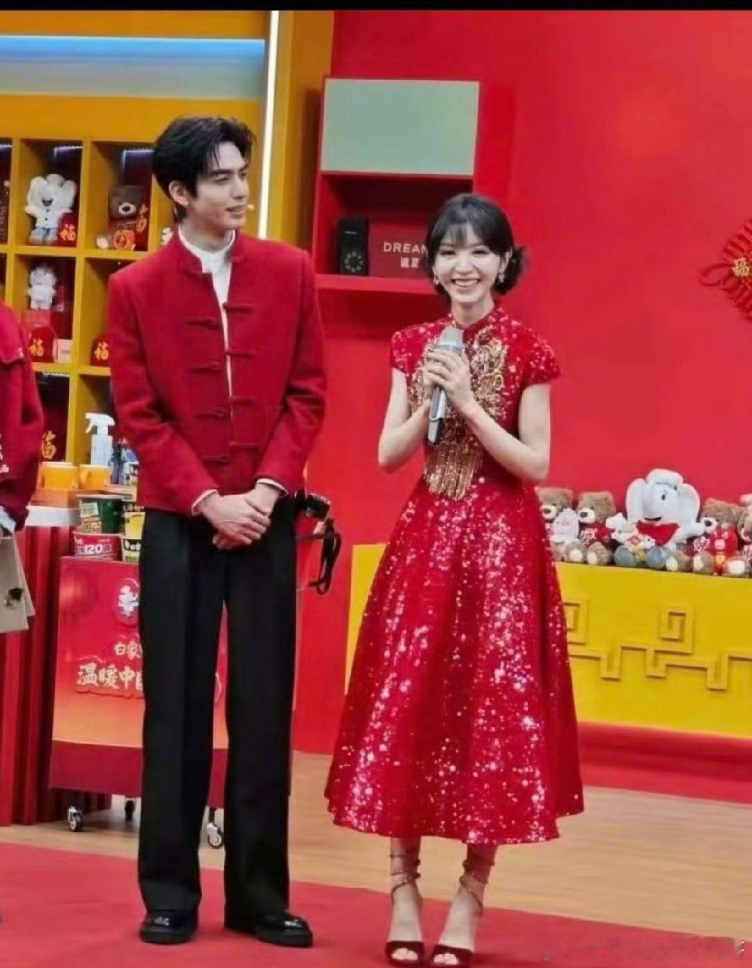 宋威龙田曦薇下一站春晚同框，好养眼的组合 