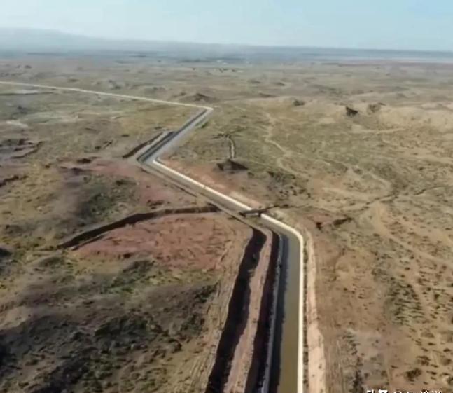 甘肃女子不听劝阻，执意变卖家产，买下四万亩荒地，没成想过了13年后，戈壁滩竟然变