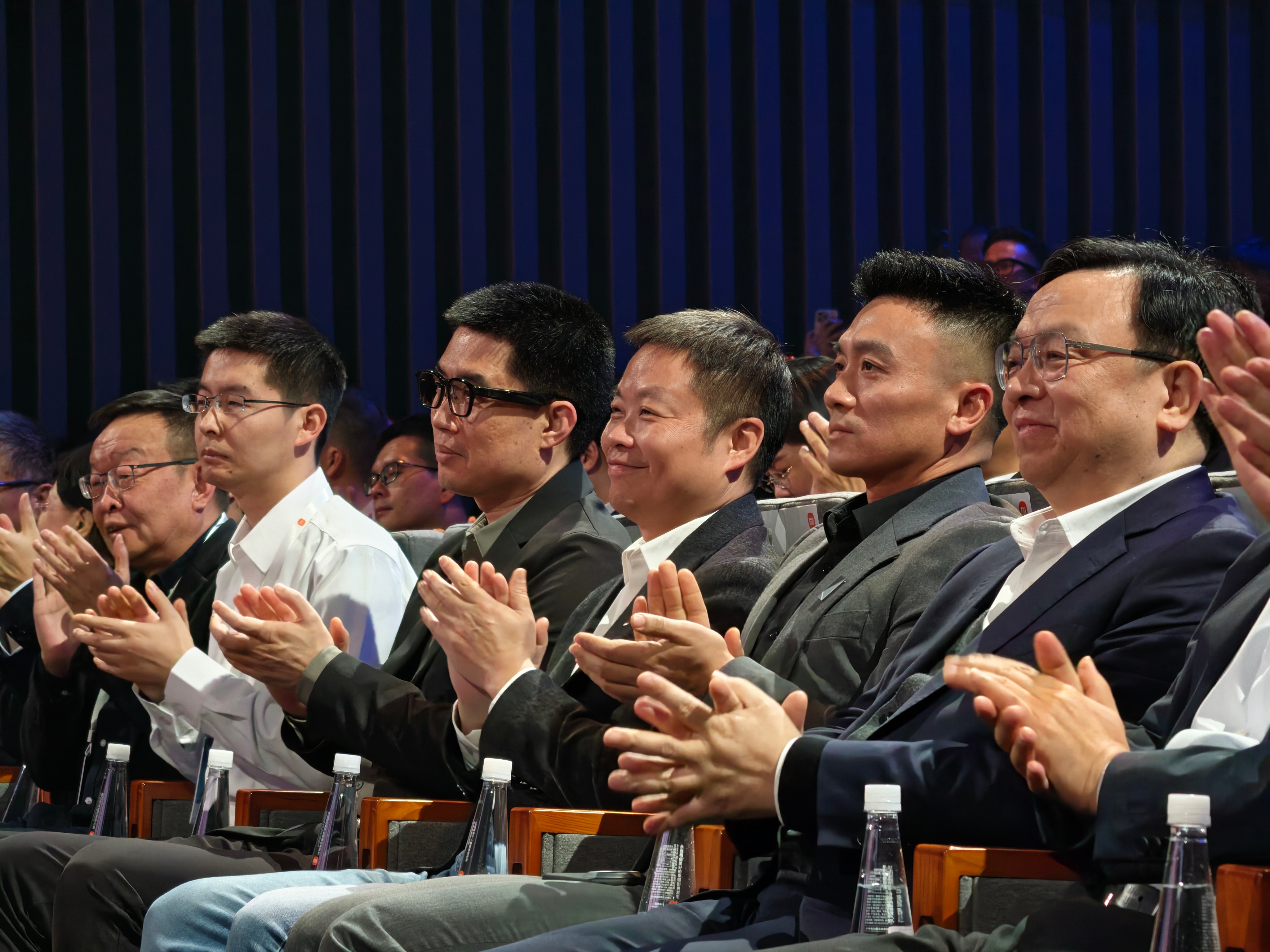 #小米新SU7发布会请来半个车圈##多家车企高层现身新SU7发布会#小米Su7发