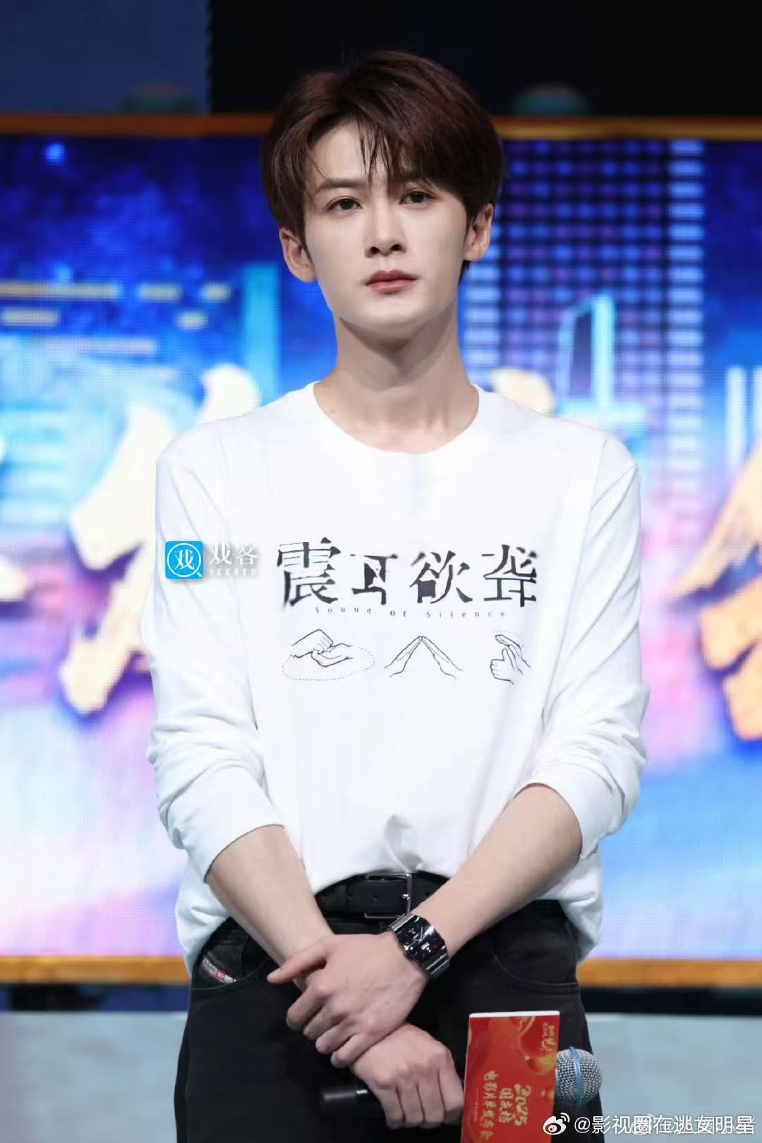 檀健次国庆档电影片单发布会路透 ​​​这也太帅了吧！！！和檀健次一起期待《震耳欲