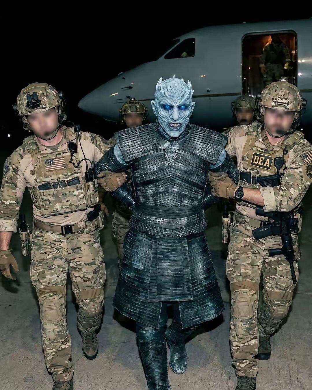 美国“国土安全新闻网”插播了一条“幽默小插曲”，说美国特种部队刚刚抓获了“格陵兰