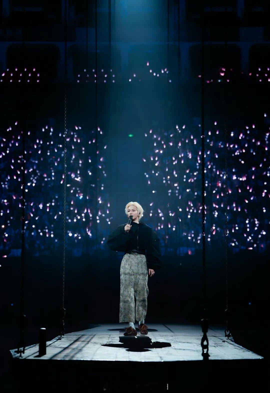 真诚才是周震南的必杀技 他建立了一种新型的偶像-粉丝契约：我不仅为你提供顶级的表