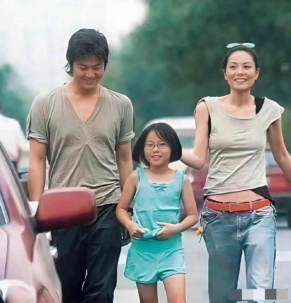 以前王菲李亚鹏也挺幸福的啊！李亚鹏当初如果不执着于经商，靠名气吃个流量饭也能过的
