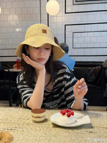 杨紫立秋游玩polg杨紫立秋休time好好玩好好休息呀，立秋快乐 