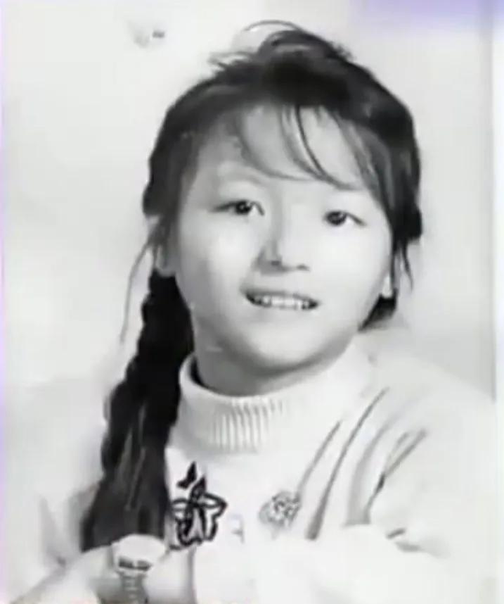 1979年，知青马爱茹为返城，狠心与丈夫离婚，抛下6岁女儿，一人回了天津。哪知，