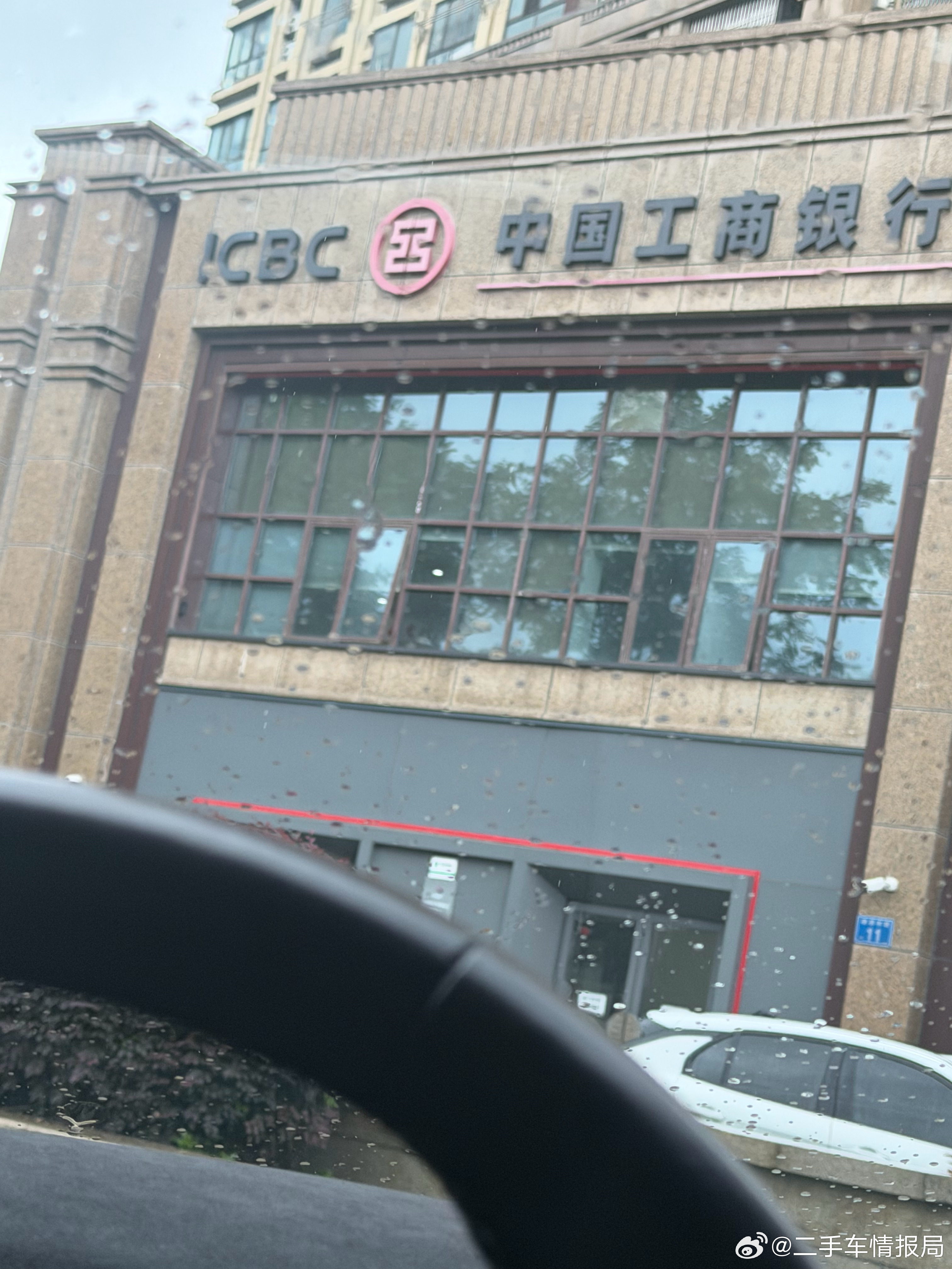 刚把车贷还了，剩最后一年不划算了…尼玛都还了4年了，还有违约金…遥想当年，费多大