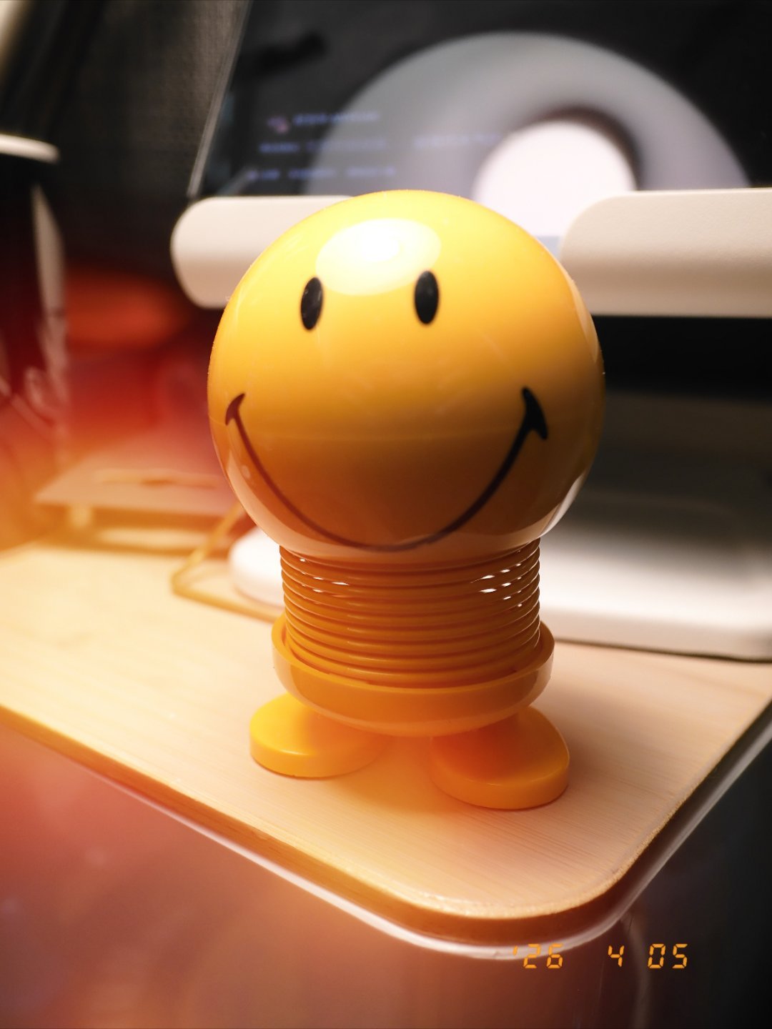 香港飞香港的航班人文关怀的一种吧其实企业也是一样天天冰冷冷的科技也是很难有品牌温