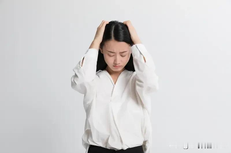 女人想被“泡”，有些话就暗藏玄机。第一句“我现在没人陪，挺无聊的”，这话看似平常