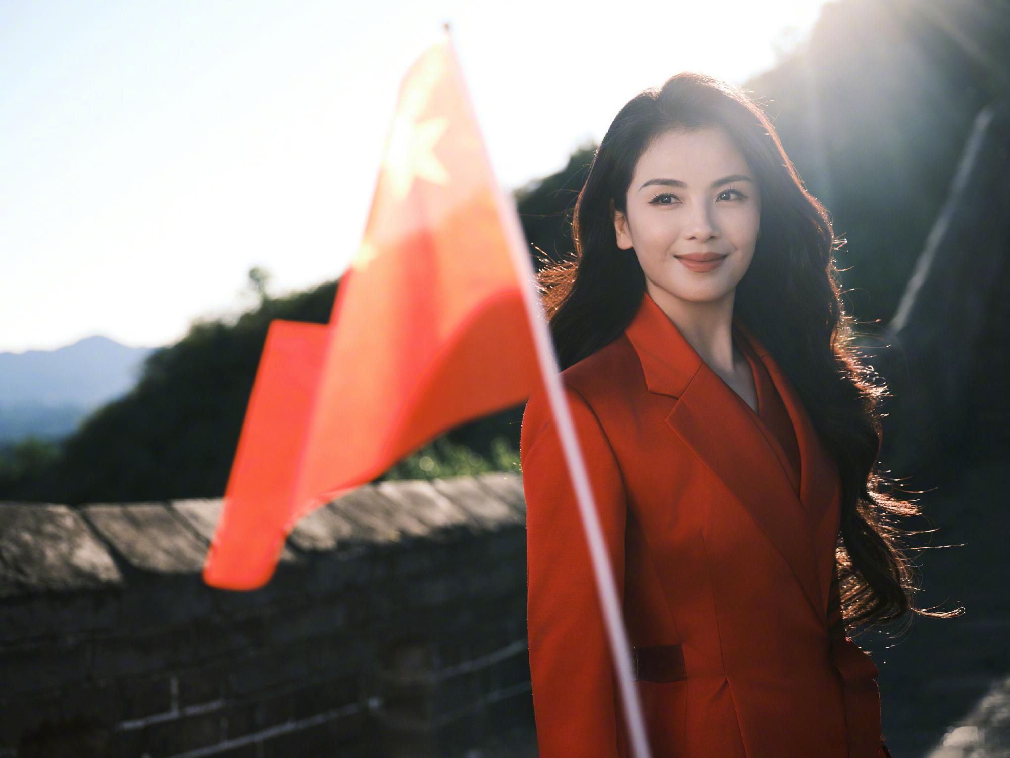  刘涛一出场就是国泰民安的氛围感，大方耐看，越看越舒服刘涛这个脸太国泰民安了 ​