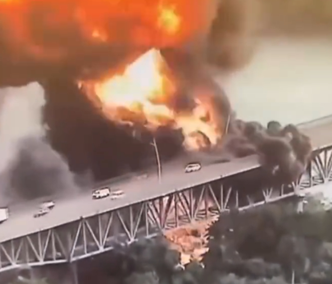 没收中方企业港口后，巴拿马发生大规模油轮爆炸，这就是一个警告！当地时间4月6日下