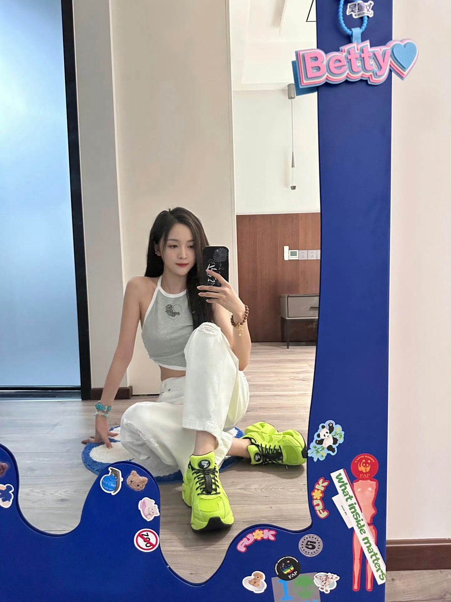 吴宣仪wxy吴宣仪有戏 那年今天对镜拍的漂亮选选​​​