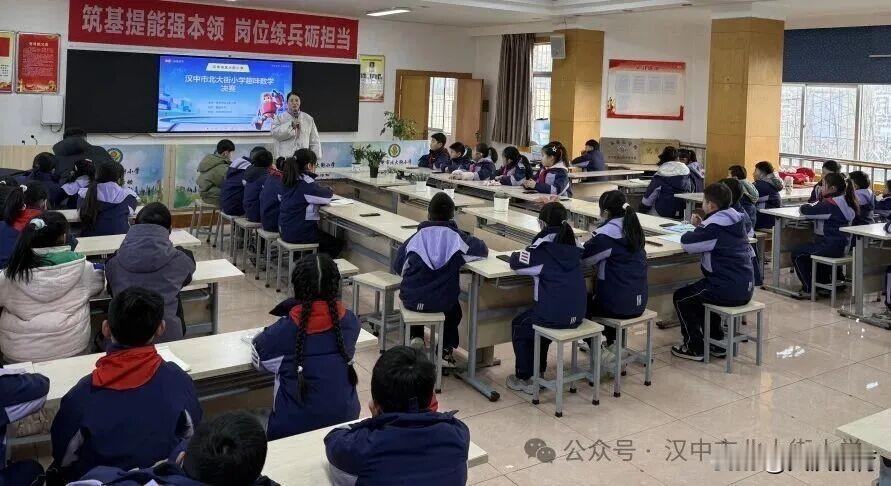 汉中市北大街小学赛场练口算市集用数学
校园里的数学课不止发生在教室——它悄悄溜进