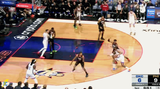 开场第一攻，杰伦威廉姆斯与哈腾空接连线首开纪录，随后杰伦自己的上篮也有，时隔40