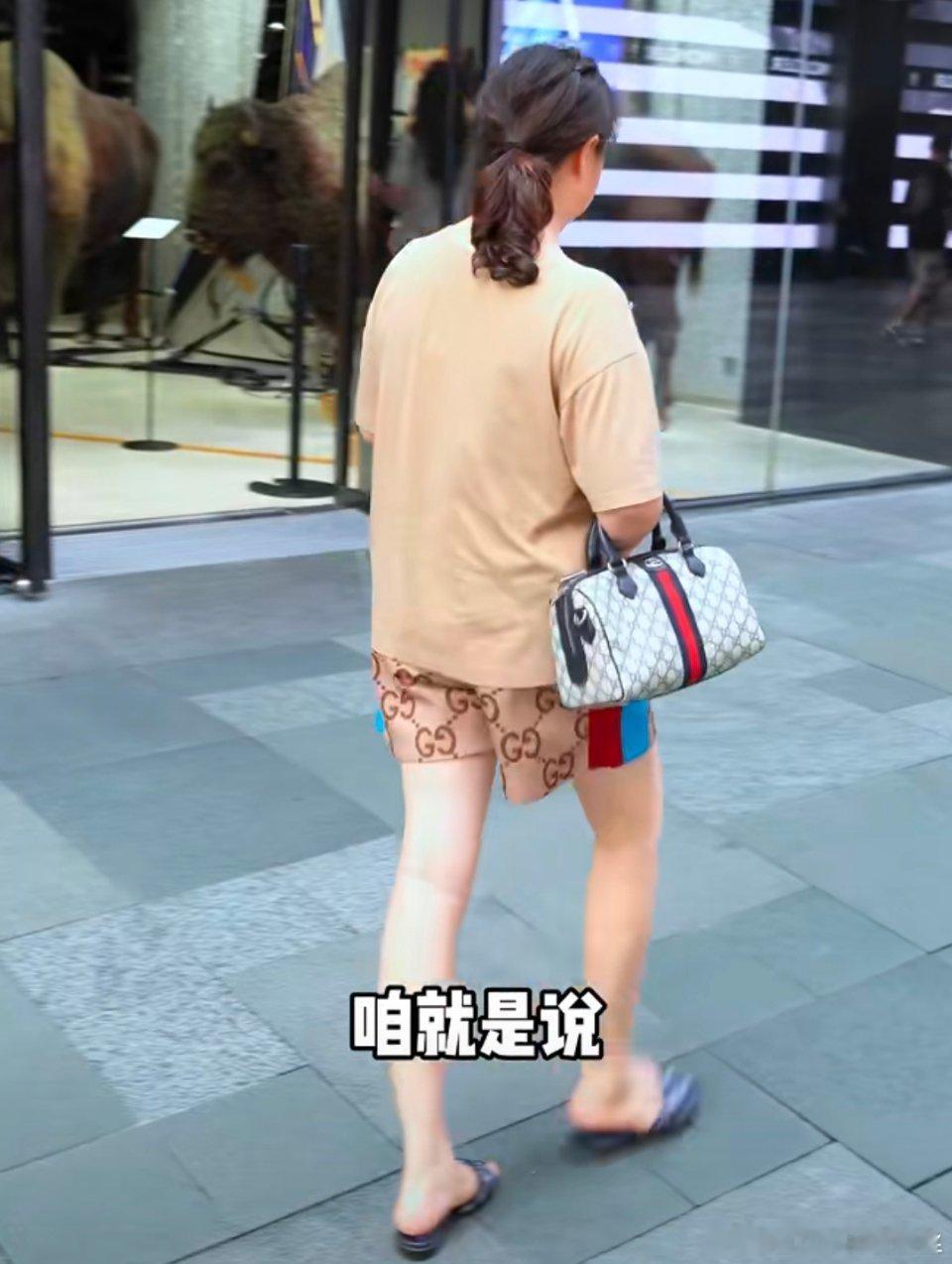 我得努力多少年能成为一身名牌的富婆 ​​​