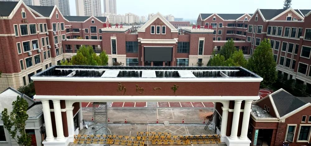 武汉市新洲区第一中学也就是新洲一中之所以被湖北家长称为"县中天花板"，核心就在于