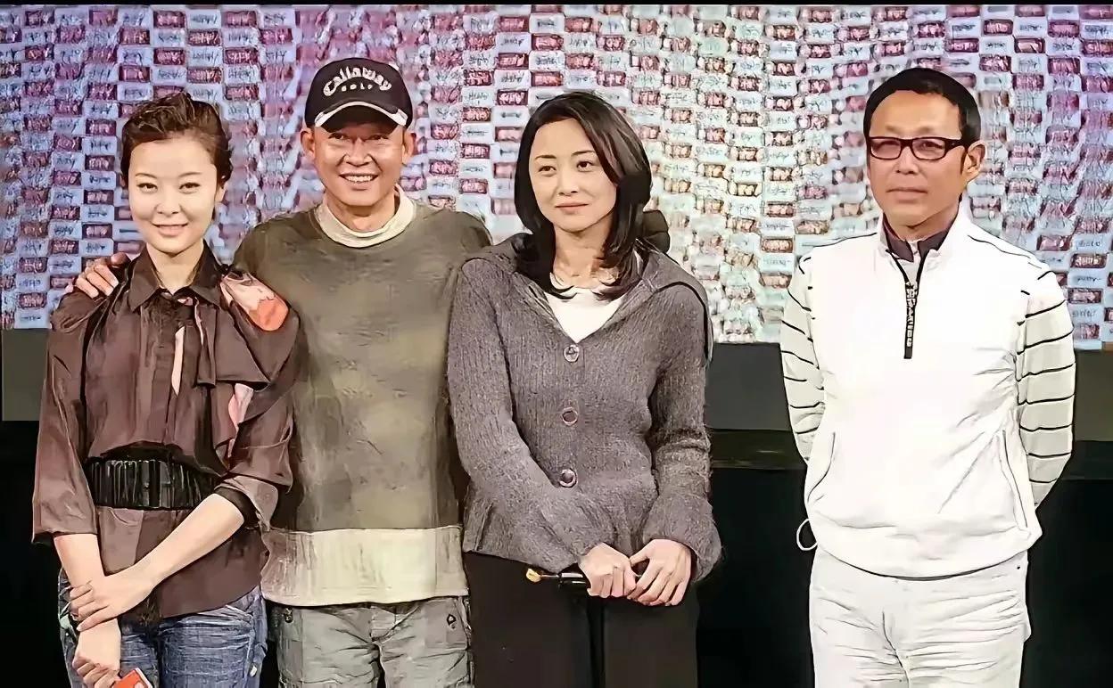 论女人缘，王志文胜过陈道明，王志文不装，嬉笑怒骂，真性情者也，而陈道明老端着，官