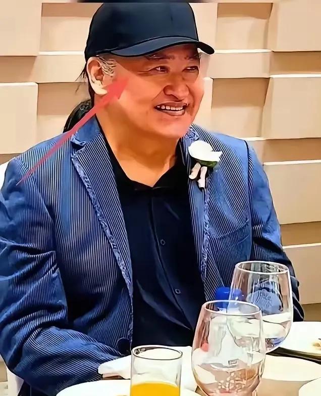 他不缺钱，不缺地位，
也不缺医疗资源，
为什么还是英年早逝？四个原因：

第一，