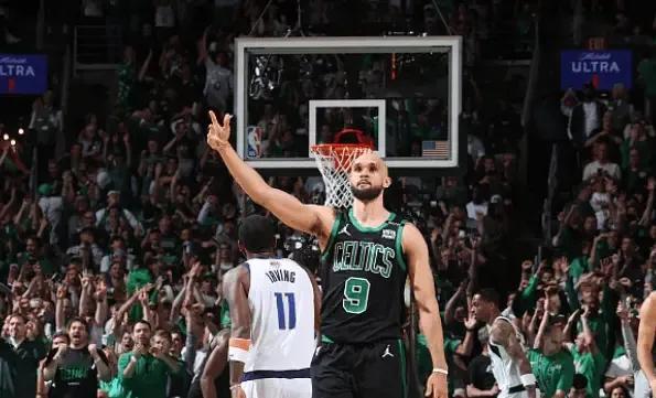 没怎么看过总决赛，对这俩队不感冒。不过凯尔特人除了双探花和波尔津吉斯外，怀特也是