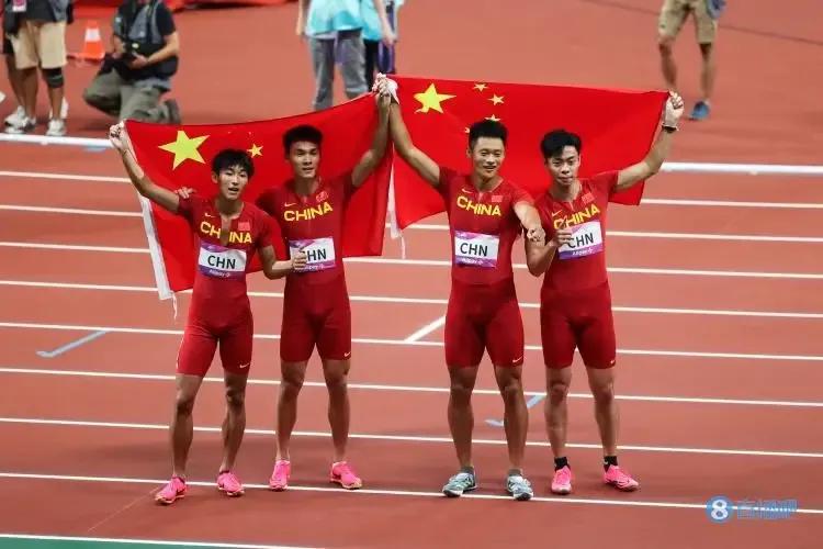 为什么陈佳鹏可以胜任4X100米接力最关键的最后一棒呢？要知道，他们四人的最好的