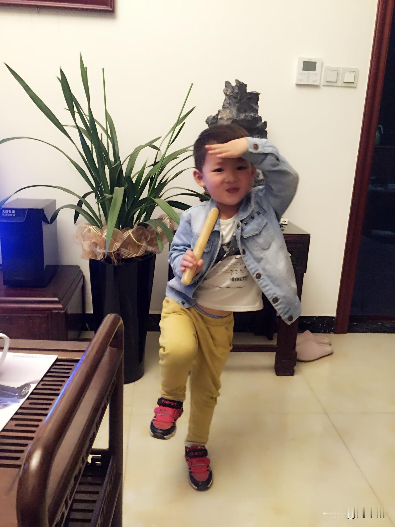 这几日，可把我累坏啦！
老伴患上甲流，还传染给了两个孙子。
大孙子正在上小学，懂