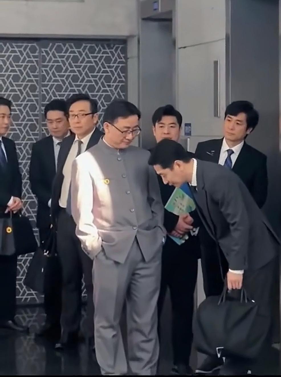 对待日本就应该这样，过去中国对日本太客气了！死了3500万同胞，遭到如此屈辱，二