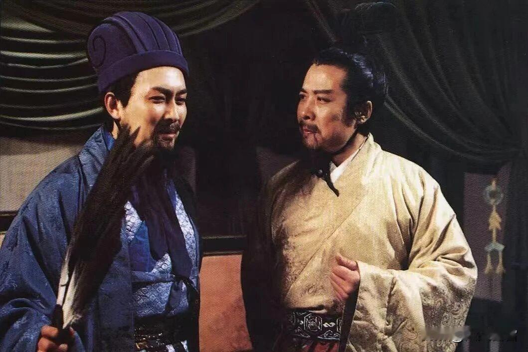 刘备是冒充的刘皇叔吗？
是真实的，有两个理由：
一是刘备有书读，而且老师还是当时