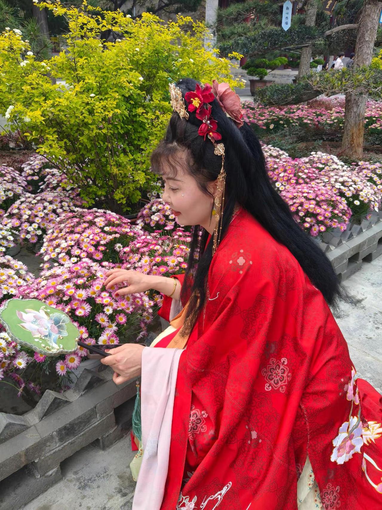 春天和汉服相遇到底有多美 放飞自我放飞心情 每一个瞬间都是美丽的风景 喜欢古装的