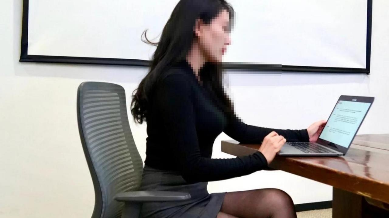 明明不是什么白领却还要装模作样背着电脑去到xx店去所谓的办公？你有这么忙吗？要去