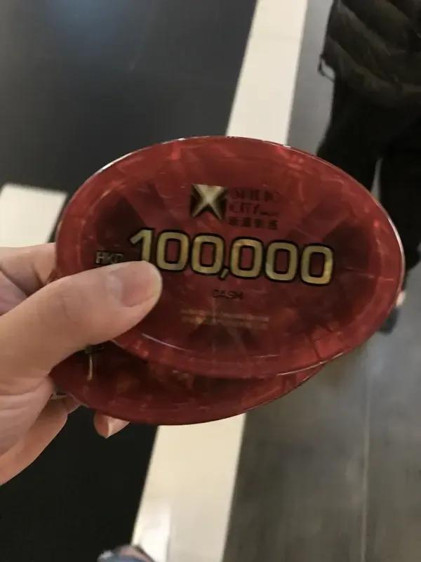 卡里还有两个亿，一亿给你，一亿给你弟。公司都归你，你弟有自己的生意，我名下的房子