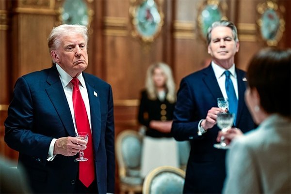 【#特朗普表面对日本热情背后暴怒# 】由日本自民党和维新会组成的执政联盟在2月8