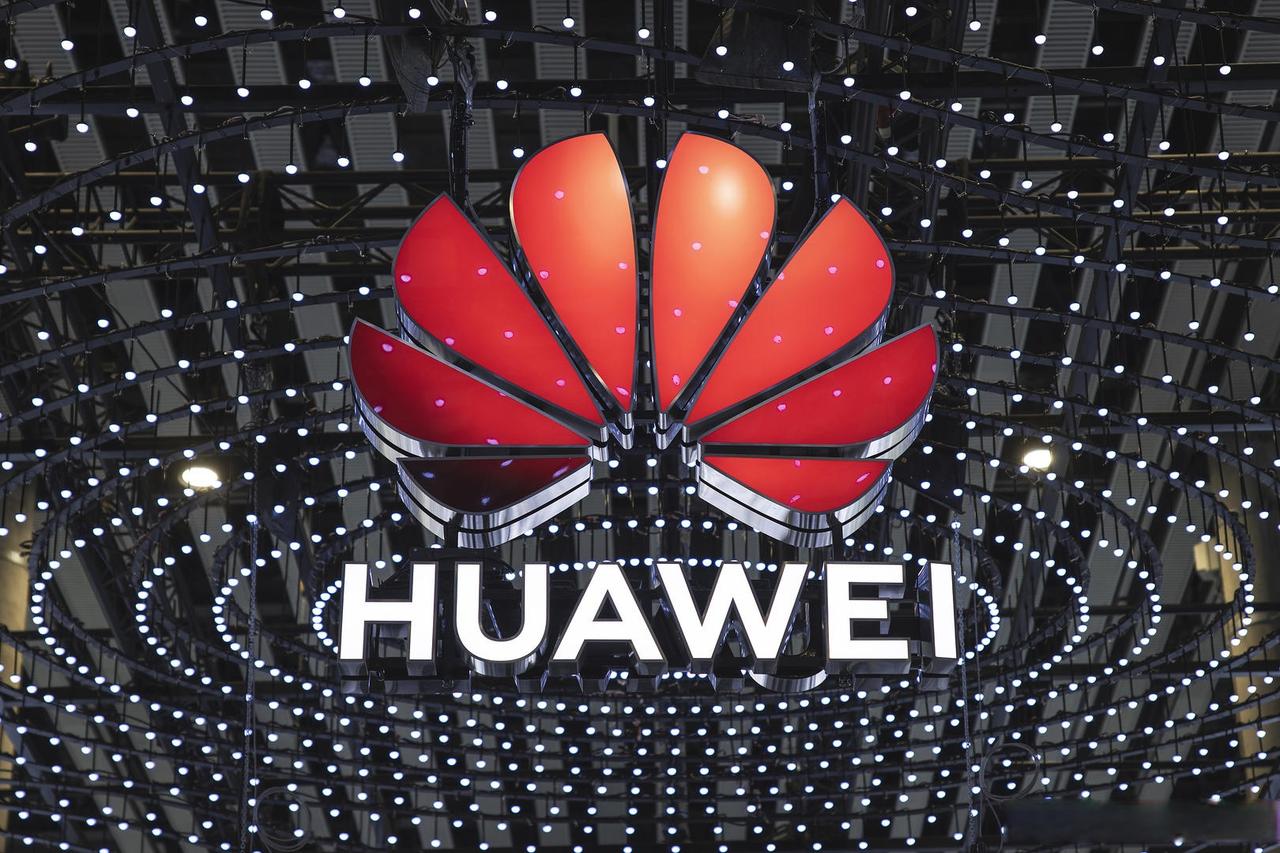 当被问到选华为还是苹果，我会毫不犹豫选择华为。

从日常使用的体验来说，华为的信