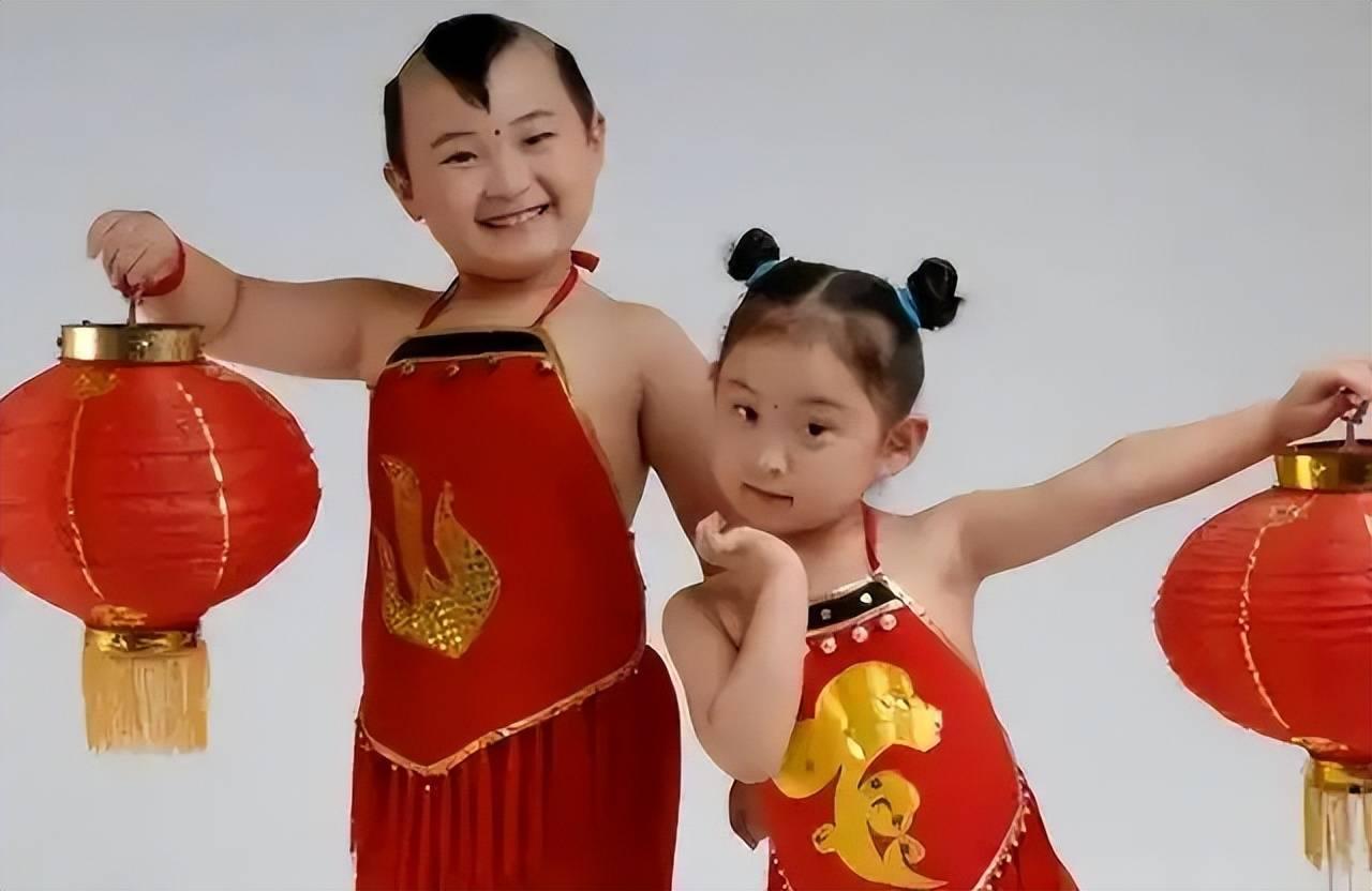 恭喜！央视春晚童星邓鸣璐获“中国戏曲学院”录取
爷爷晒录取通知书，并透露诸多细节