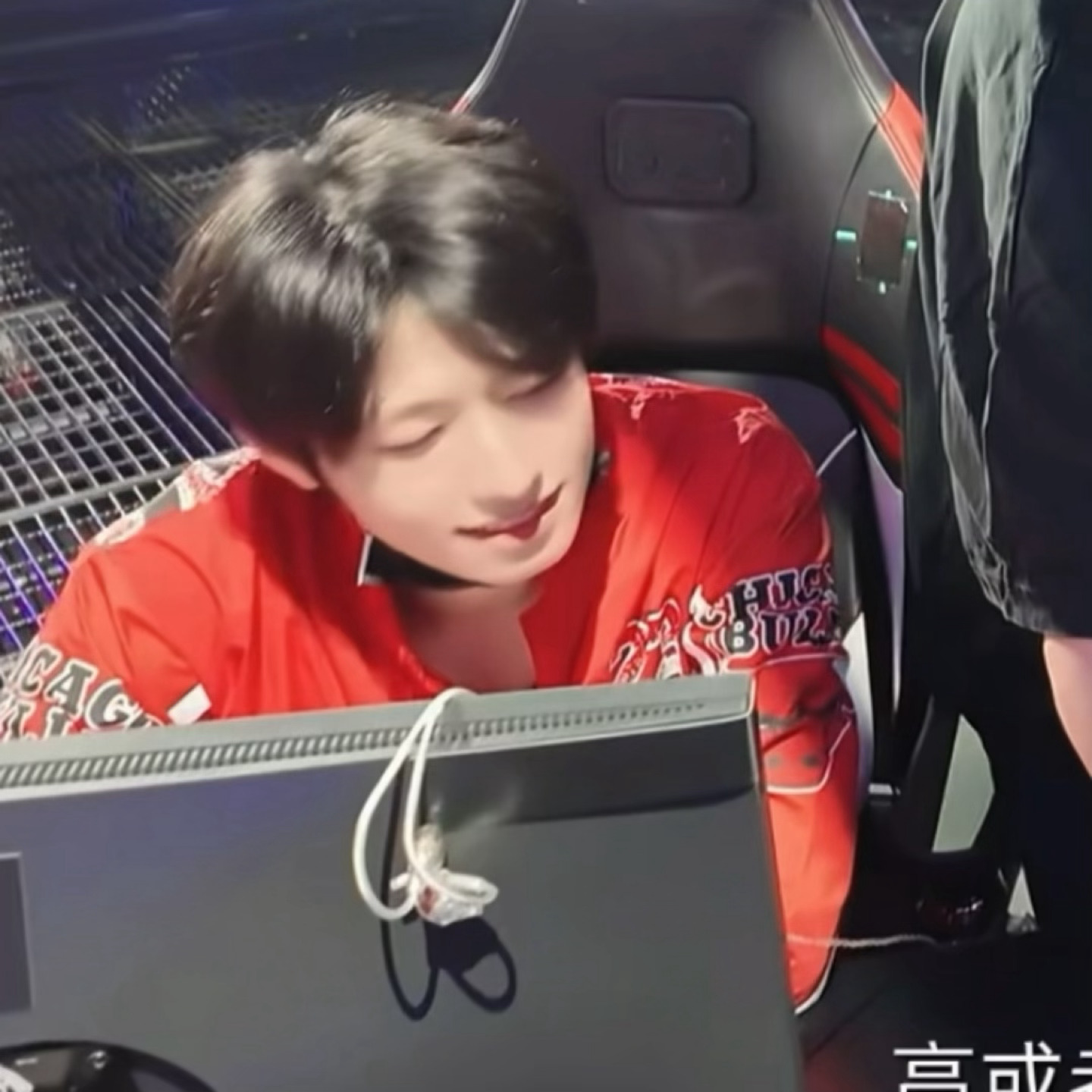 宝宝你今年几岁呀未成年是不可以玩的哦 ​​​